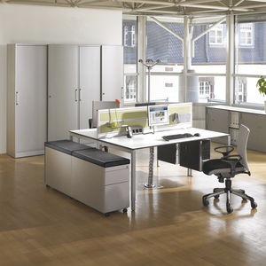 hoher Aktenschrank