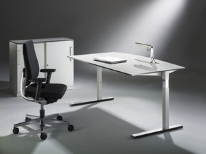 Metall-Schreibtisch / modern / Objektmöbel