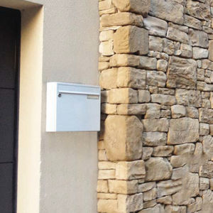 wandmontierter Briefkasten 1