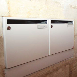 wandmontierter Briefkasten 1