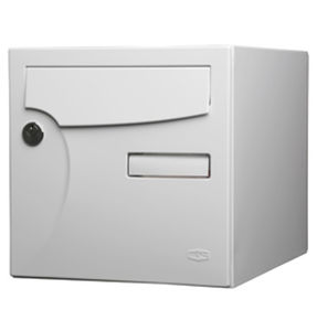 wandmontierter Briefkasten