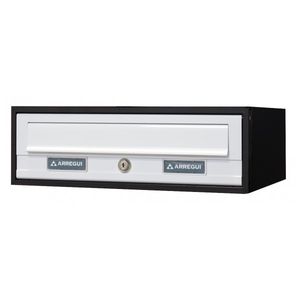 wandmontierter Briefkasten