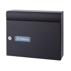 wandmontierter Briefkasten