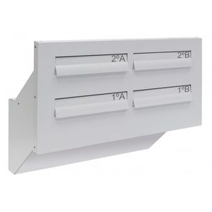 wandmontierter Briefkasten