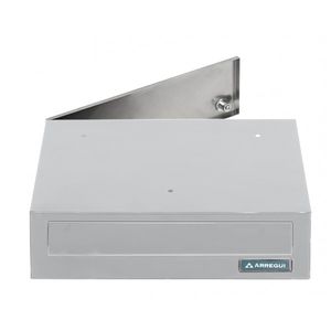 wandmontierter Briefkasten