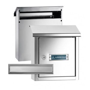 wandmontierter Briefkasten