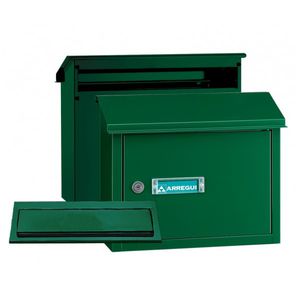 wandmontierter Briefkasten