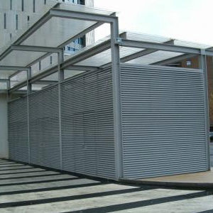 Hinterlüftete Fassade / Aluminium