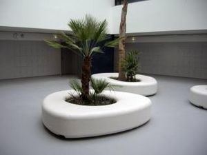 Parkbank / modern / Beton / mit integrierten Pflanzkübeln