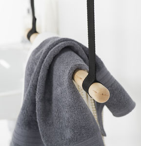 Handtuchhalter / 1 Stange / für Deckenmontage / Holz