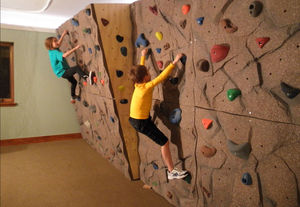 festinstallierte Kletterwand