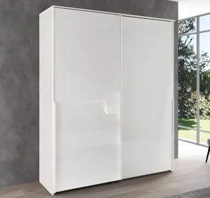 moderner Kleiderschrank