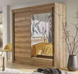 moderner Kleiderschrank