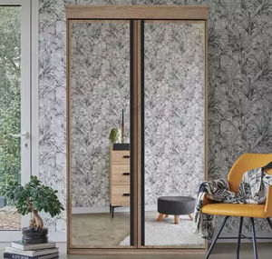 moderner Kleiderschrank
