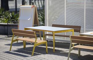 moderner Tisch