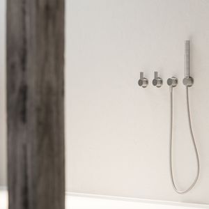 wandmontiertes Duschsystem 1