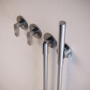 wandmontiertes Duschsystem