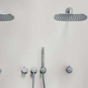 wandmontiertes Duschsystem 1