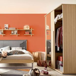 moderner Kleiderschrank