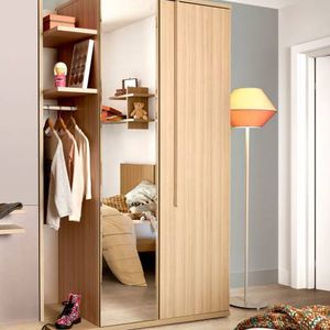 moderner Kleiderschrank