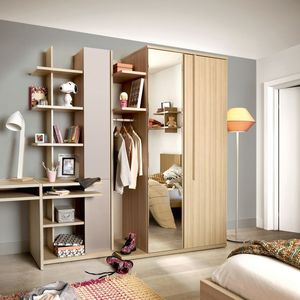 moderner Kleiderschrank