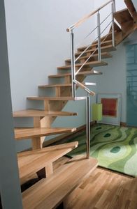 halbgewendelte Treppe / Holzrahmen / Holzstufen / ohne Setzstufe