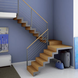 halbgewendelte Treppe / Holzrahmen / Metallstruktur / Holzstufen
