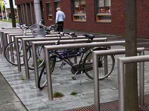 Fahrradständer / verzinkter Stahl / Edelstahl / für öffentliche Bereiche