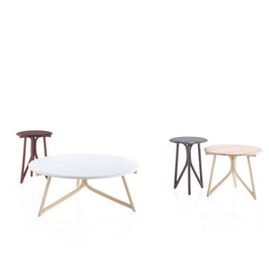 moderner Couchtisch / Massivholz / aus Rattan / Naturstein