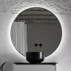 wandmontierter Spiegel für Badezimmer