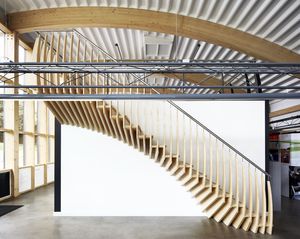 gerade Treppe / Holzrahmen / Holzstufen / mit Setzstufe