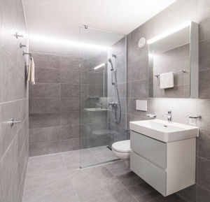 modernes Badezimmer
