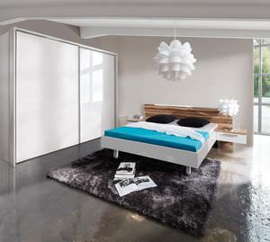 moderner Kleiderschrank