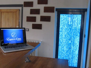 hinterleuchteter Luftblasenwand