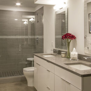 modernes Badezimmer