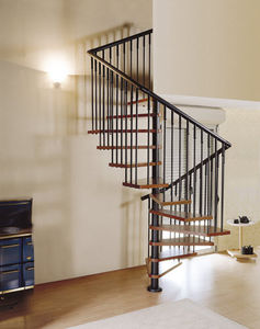 Treppe / abgewinkelte Spindeltreppe 1
