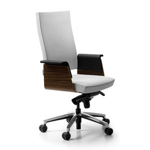 moderner Chefsessel 1