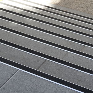 Aluminium-Treppenkante 1