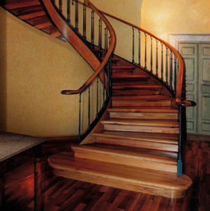 Wendeltreppe / Holzrahmen / Holzstufen / mit Setzstufe