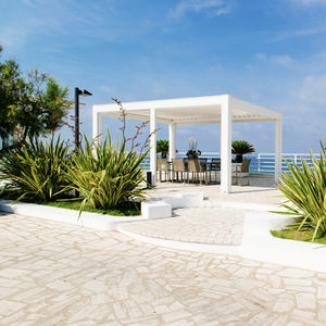 angebaute Pergola / selbsttragend / Aluminium / mit orientierbaren Lamellen
