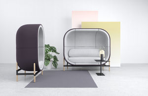 Sofa / originelles Design / Stoff / Holz / pulverbeschichteter Stahl