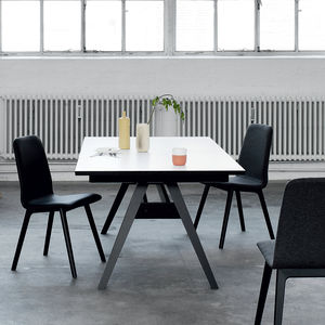 moderner Esstisch / aus Eiche / aus Wenge / Laminat