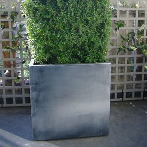 Faserzement-Pflanzkübel 1
