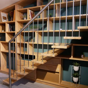 wandmontiertes Bücherregal