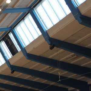 Jalousie-Rollos / lackiertes Aluminium / Leinen / für Dachfenster