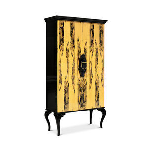 klassischer Kleiderschrank