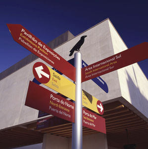 bodenstehendes Schild