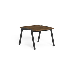 moderner Beistelltisch / aus Iroko / mit Fußgestell aus Aluminium / quadratisch