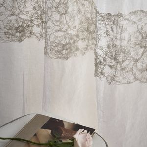 Blumenmotive-Gardine