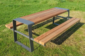 moderner Picknicktisch / Holz / verzinkter Stahl / Edelstahl